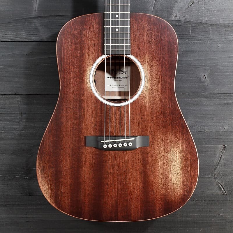 

Гитара Martin DJr 10E Streetmaster Solid Wood Dreadnought, коричневый