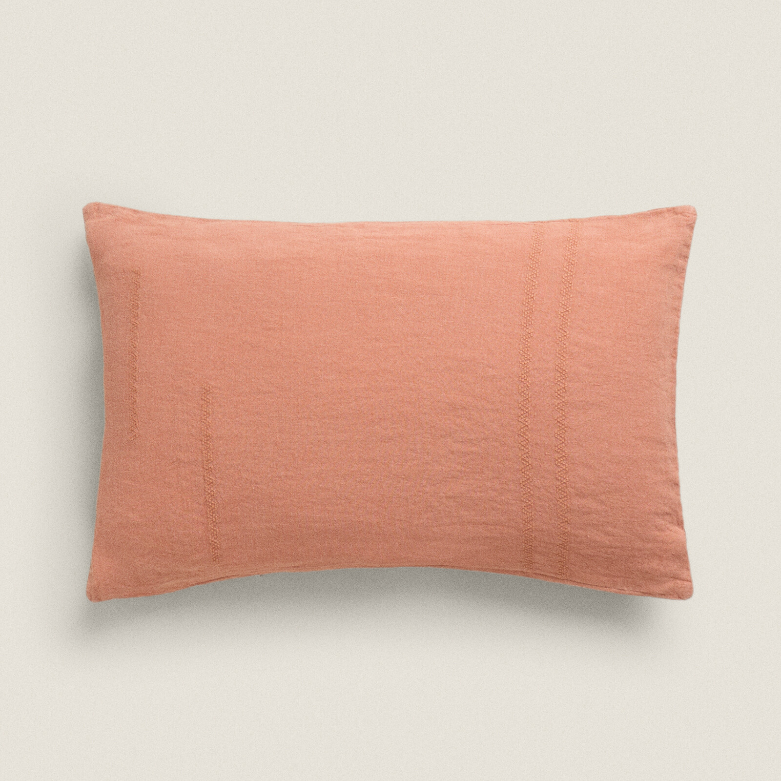 Чехол для подушки Zara Home Embroidered Linen, персиково-розовый