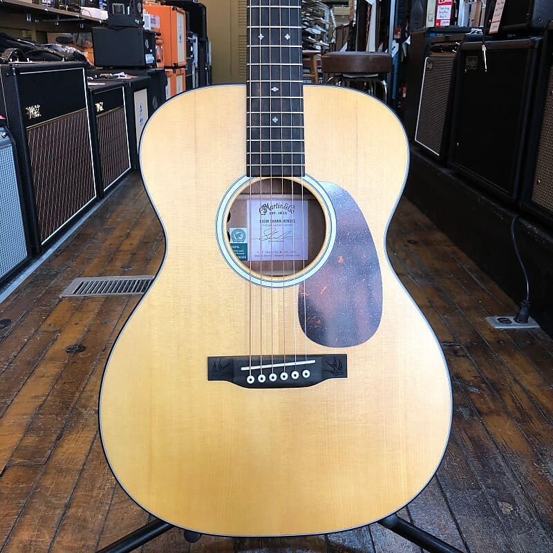 

Martin 000JR-10E Shawn Mendes Signature Sitka Spruce/Sapele акустико-электрическая с мягкой сумкой для концерта 000JR-10E Shawn Mendes Signature Acoustic-electric