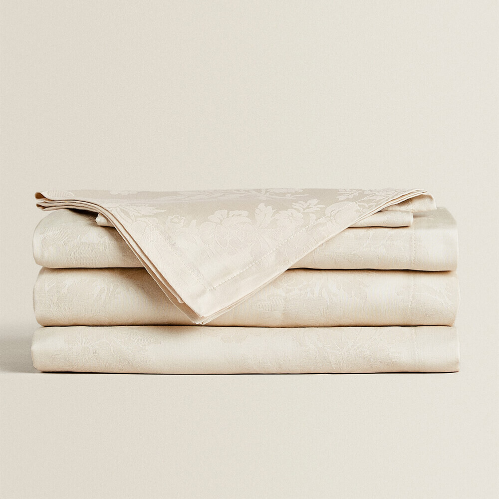 

Жаккардовая скатерть Zara Home с цветочным узором, бежевый