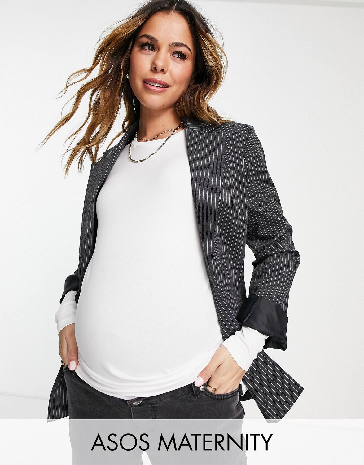 

Приталенная футболка с длинными рукавами из хлопка ASOS DESIGN Maternity белого цвета - WHITE, Белый