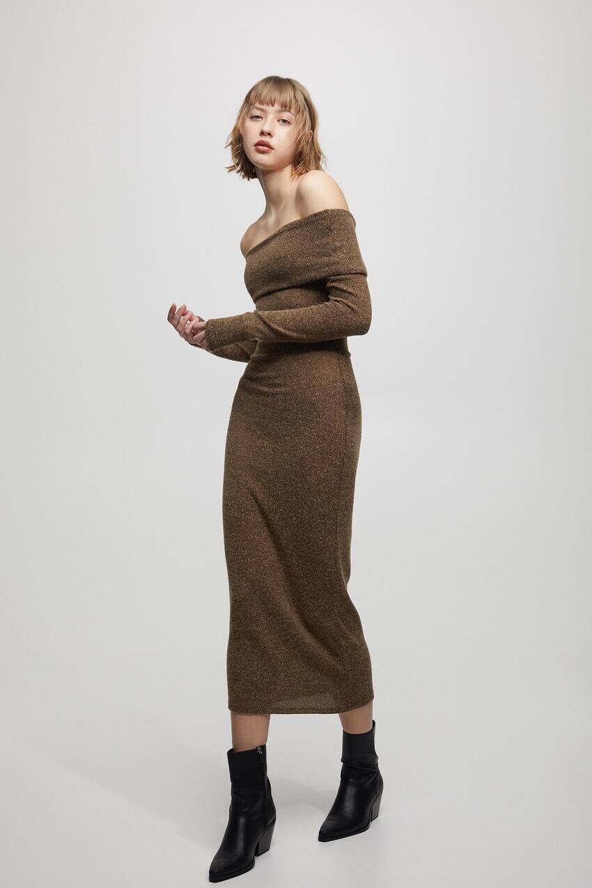 

Платье из мягкого трикотажа с вырезом Bardot Pull&Bear, коричневый