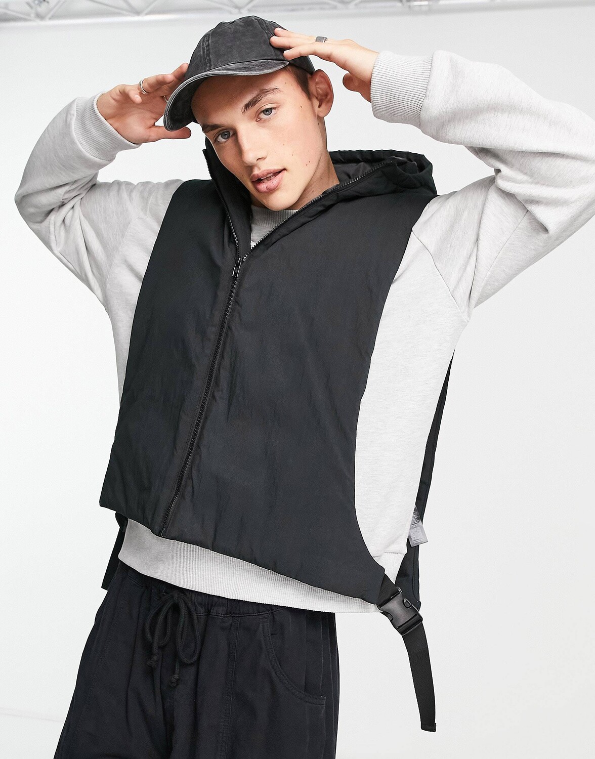 

Черный стеганый жилет с заниженной проймой ASOS DESIGN