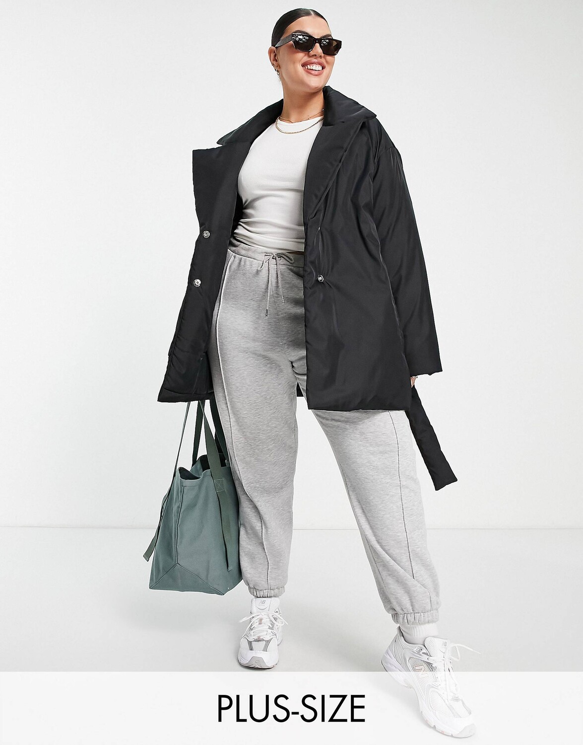 

Черное дутое пальто с поясом и логотипом ASOS Weekend Collective Curve