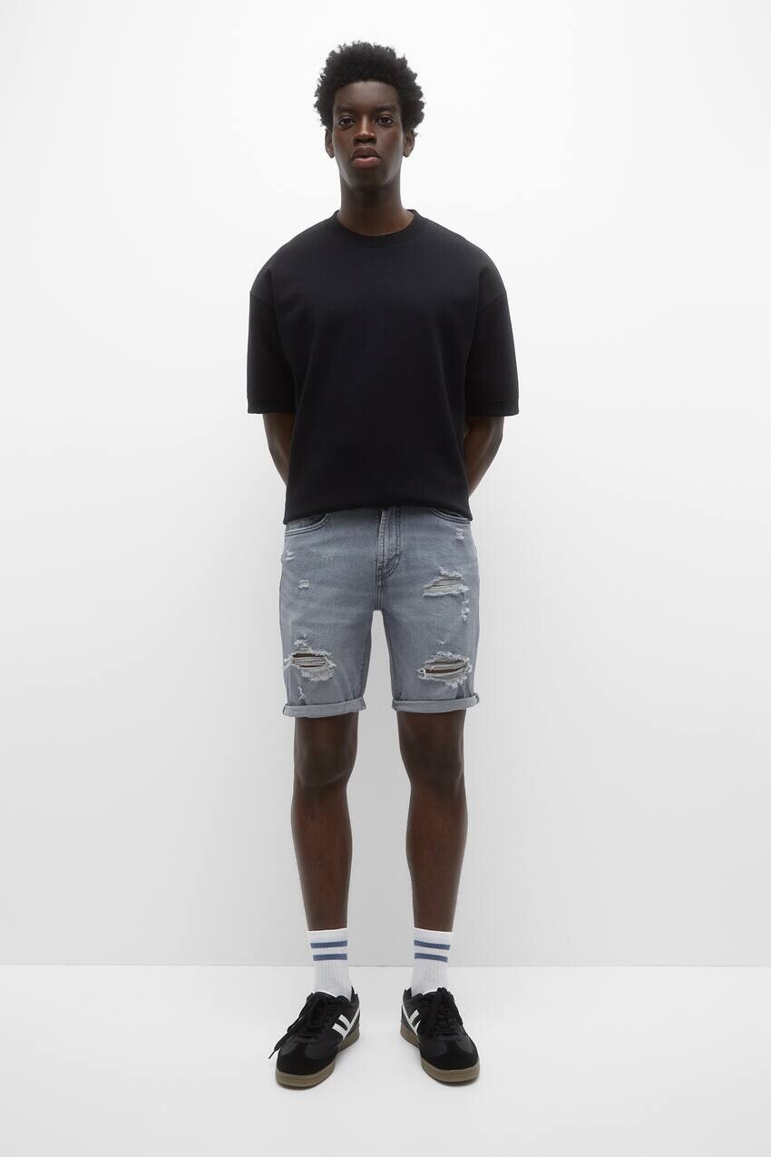 

Джинсовые рваные шорты узкого кроя голубого цвета бермуды Pull&Bear, серый