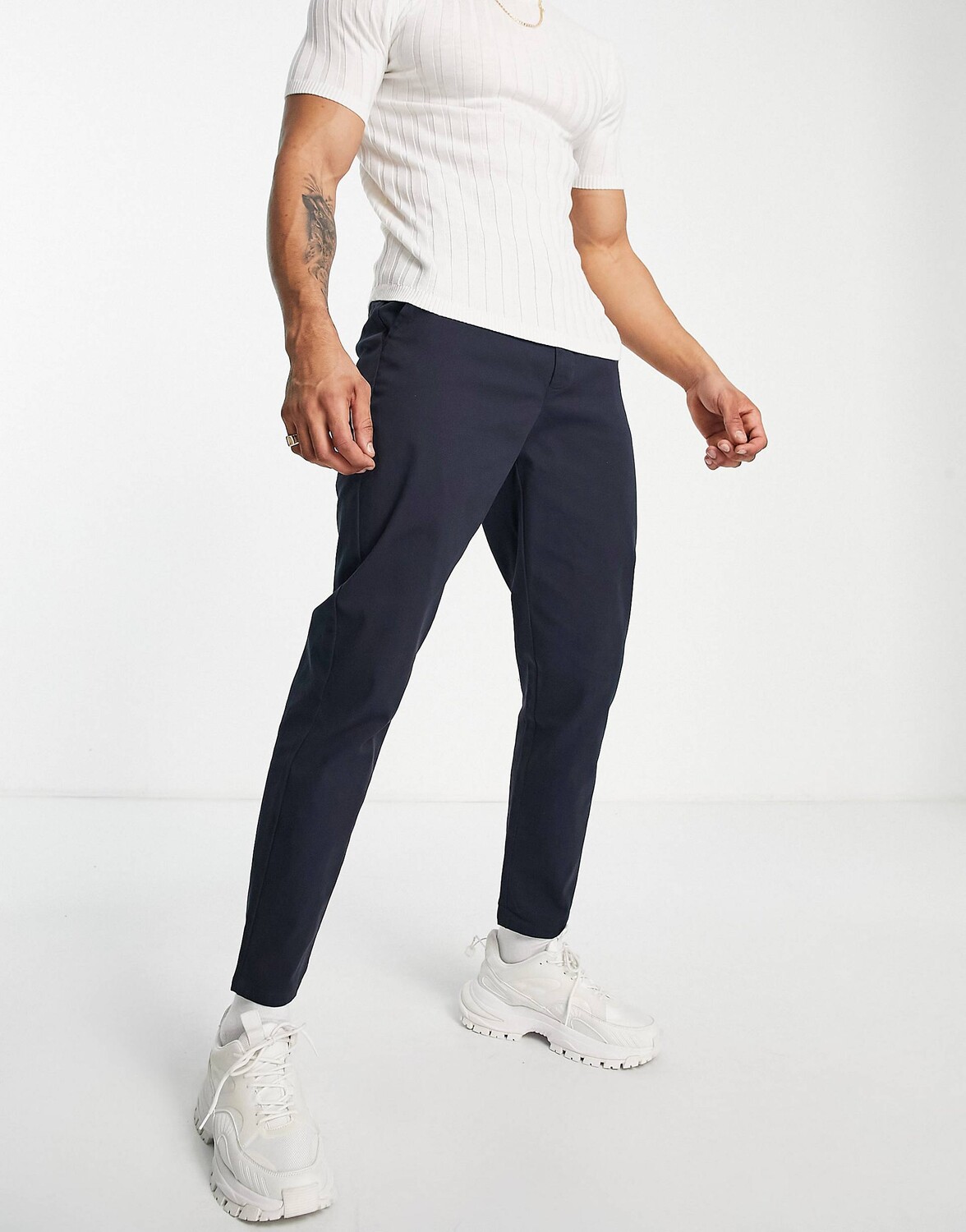 

Темно-синие зауженные брюки чинос ASOS DESIGN