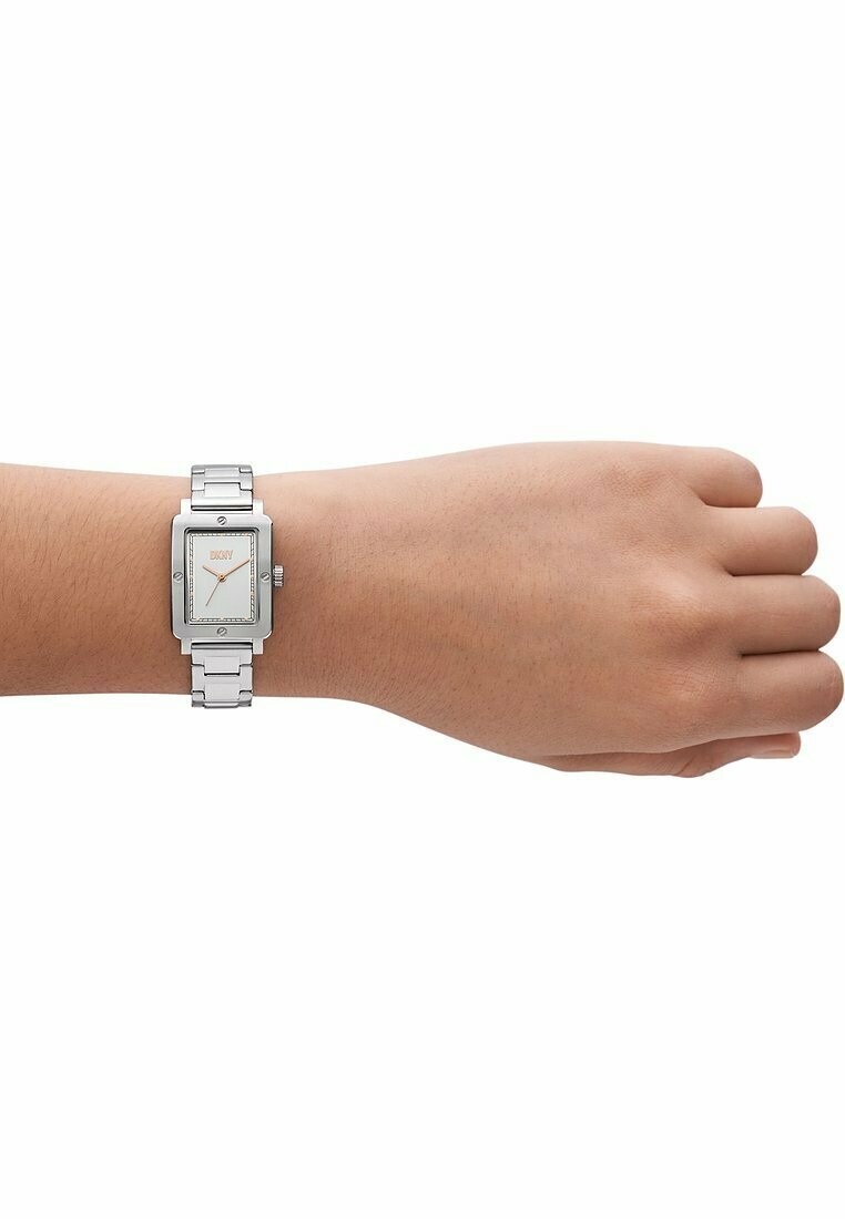 

Часы DKNY КВАРЦ, серебро