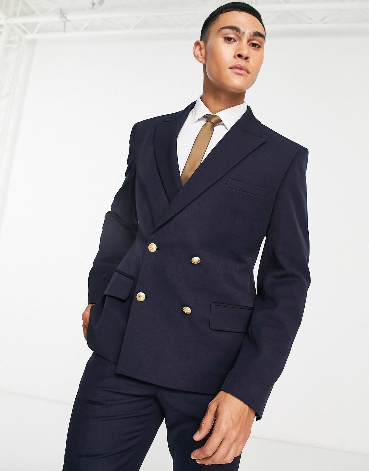 

Темно-синий блейзер скинни с золотыми пуговицами ASOS DESIGN Wedding