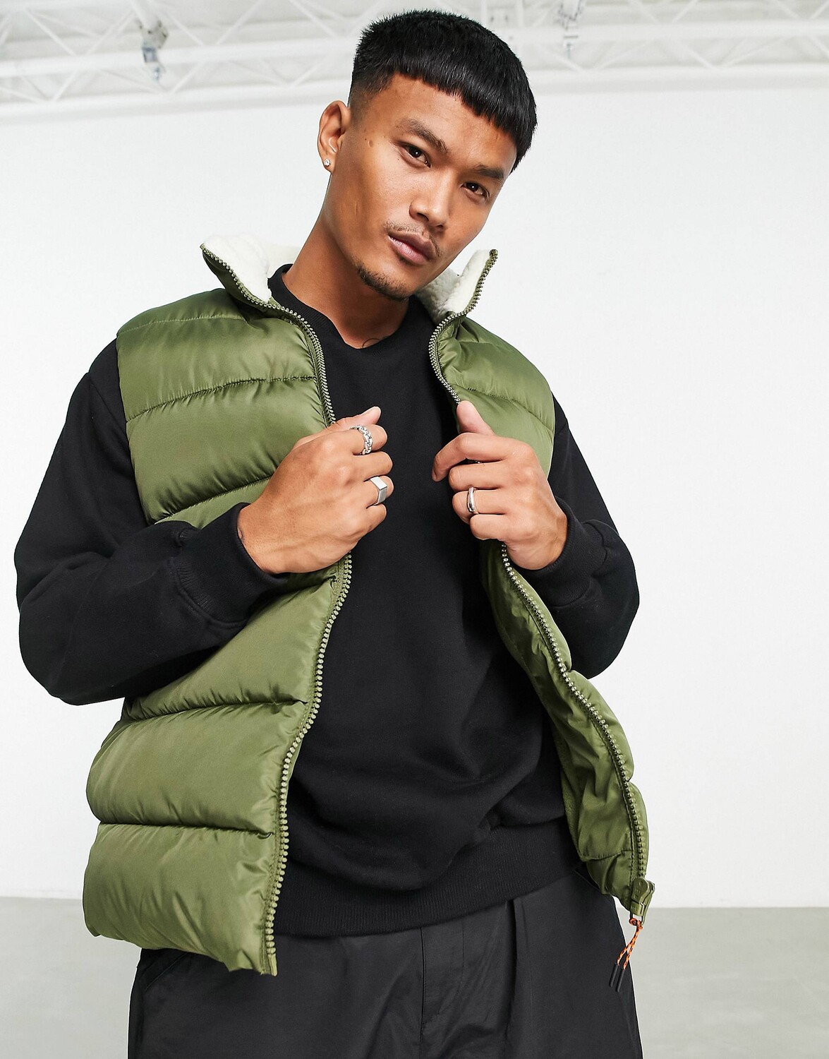 

Пуховик цвета хаки с воротником на флисовой подкладке ASOS DESIGN