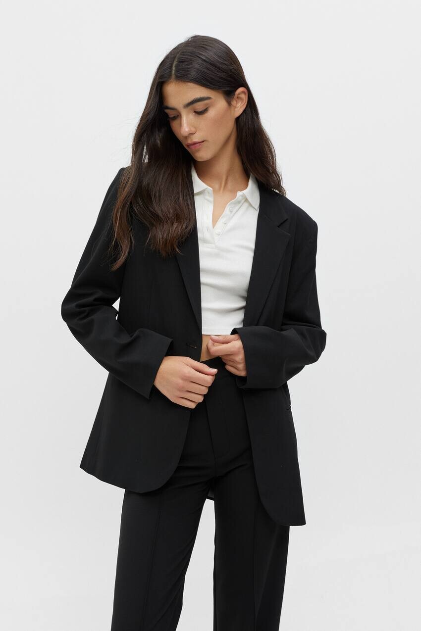 

Базовый блейзер на пуговицах Pull&Bear, черный