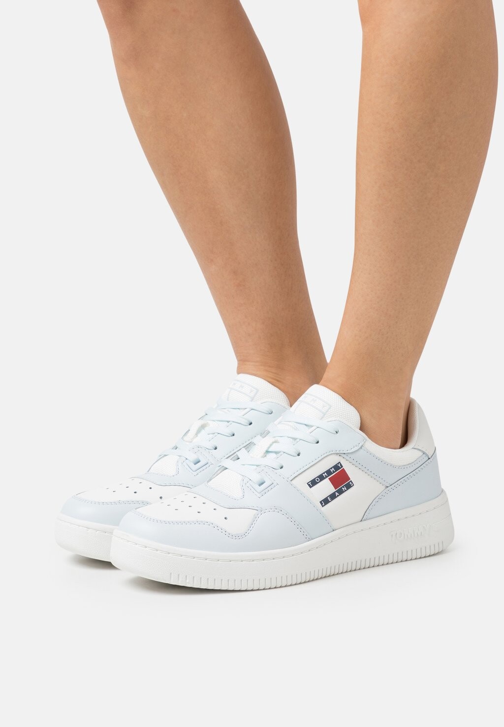 

Кроссовки Tommy Jeans Retro Basket Seasonal, мерцающий синий / белый