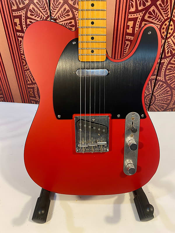 цена Электрогитара Squier 40th Anniversary Telecaster, винтажное издание - Satin Dakota Red с кленовой накладкой 40th Anniversary Telecaster Electric Guitar, Edition - with Maple Fingerboard
