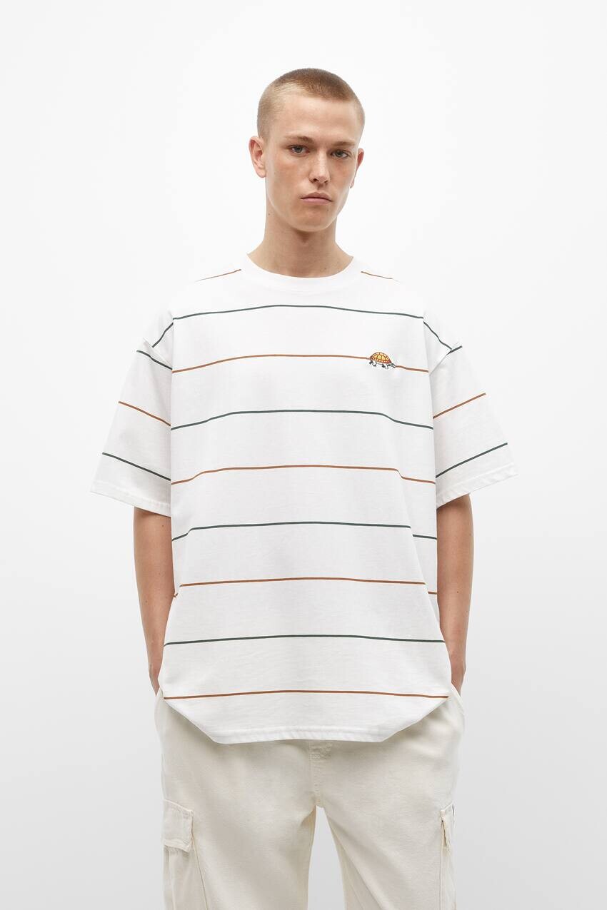 

Полосатая футболка с черепахой Pull&Bear, песочный