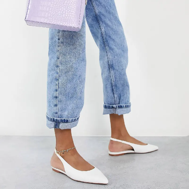 

Белые остроносые туфли с ремешком на пятке ASOS DESIGN Lala