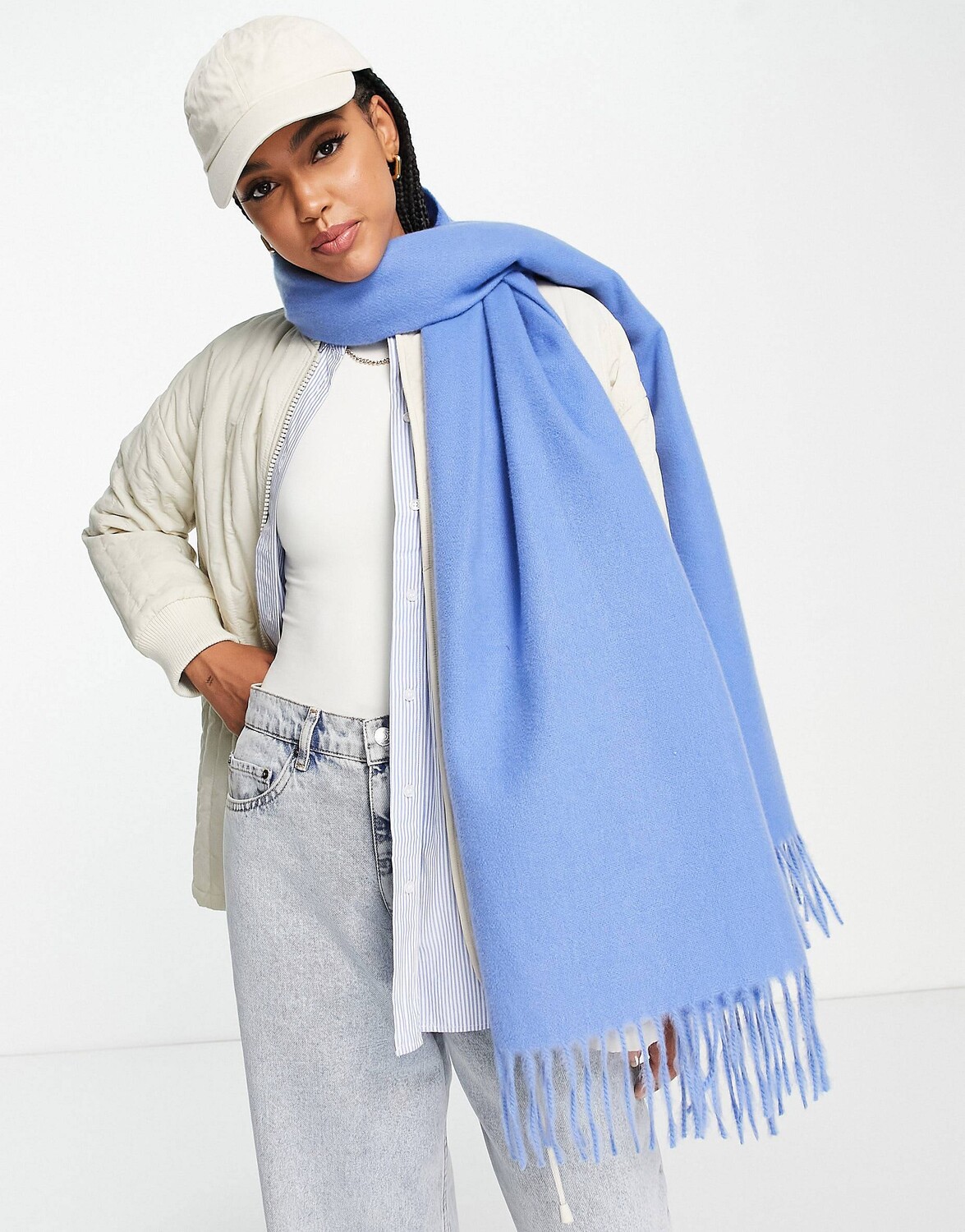 

Ярко-синий сверхмягкий шарф с кисточками ASOS DESIGN