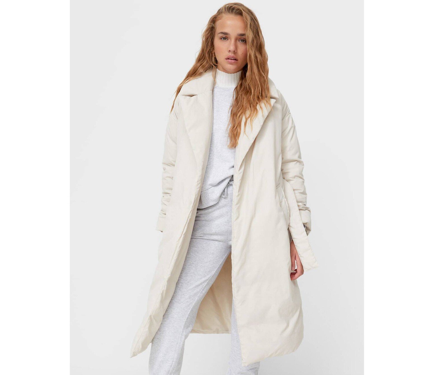 

Пальто Stradivarius Longline Padded Coat With Belt, молочный