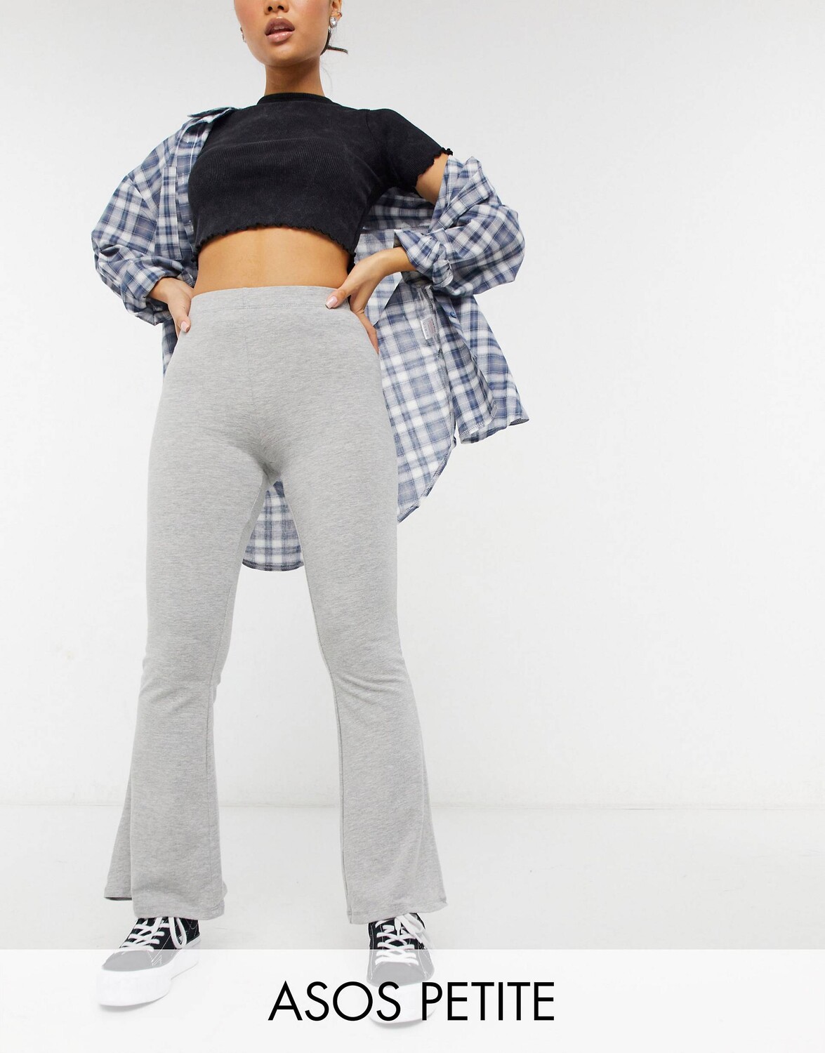 

Серые расклешенные брюки ASOS DESIGN Petite