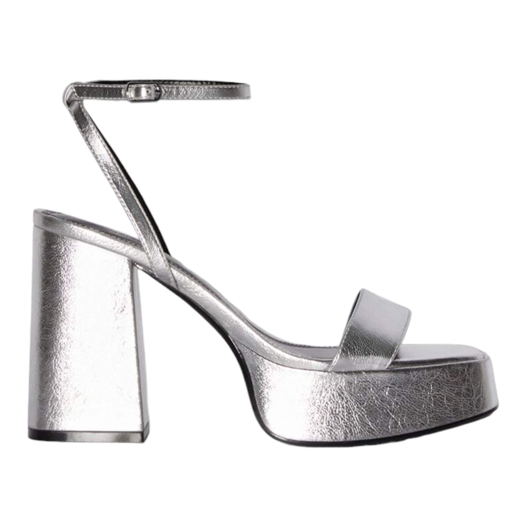 

Сандалии Bershka Metallic Heeled Platform, серебряный