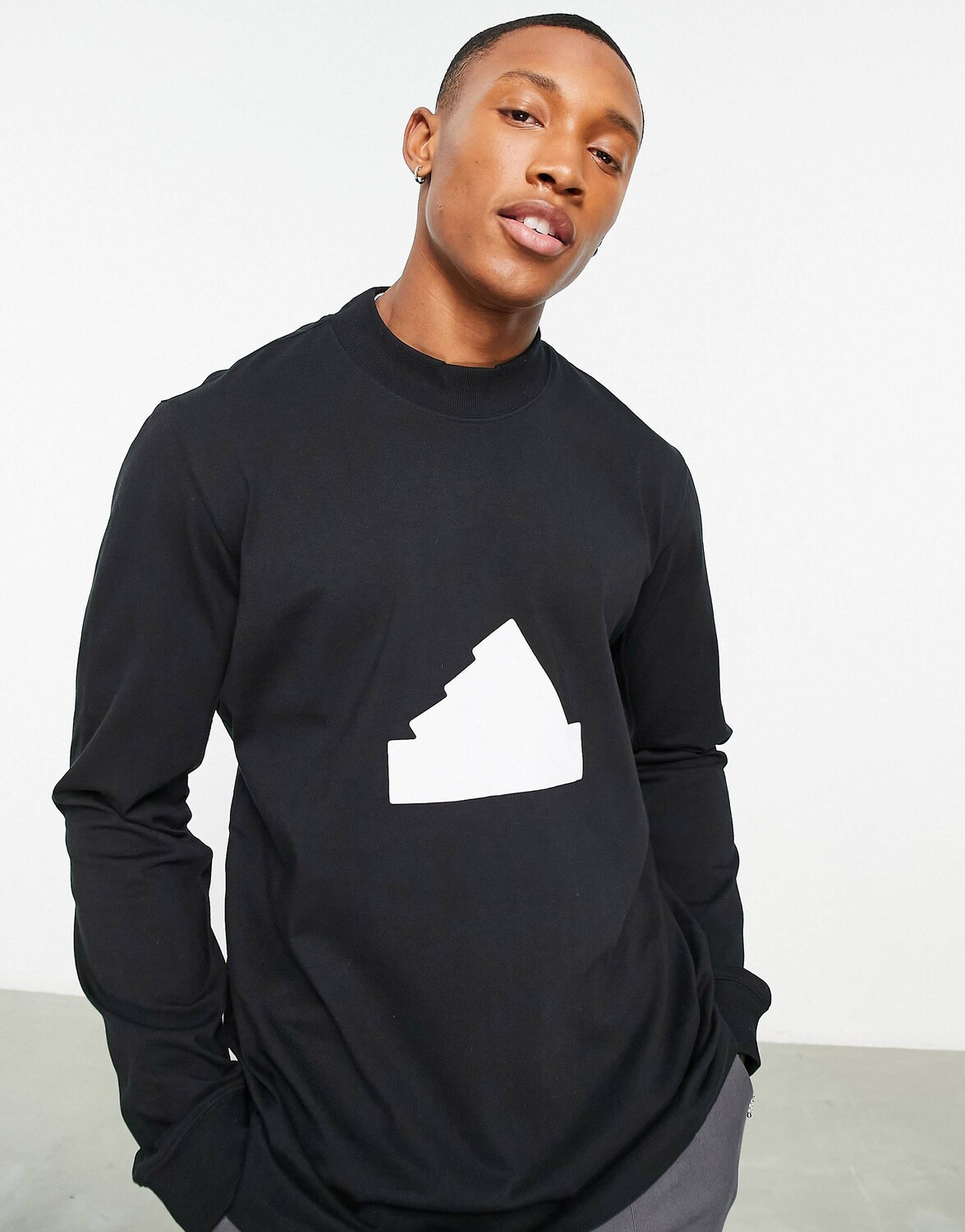 

Черный резиновый топ с длинными рукавами и логотипом adidas Sportswear Future Lounge