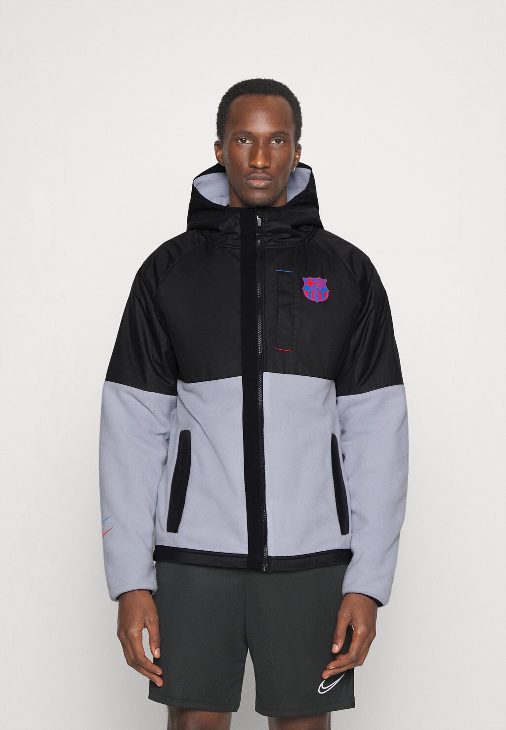 

Спортивная куртка Nike