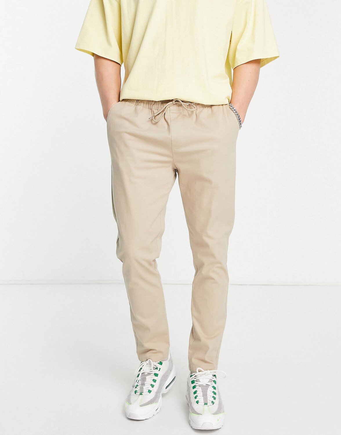 

Бежевые брюки чинос скинни с эластичной талией ASOS DESIGN