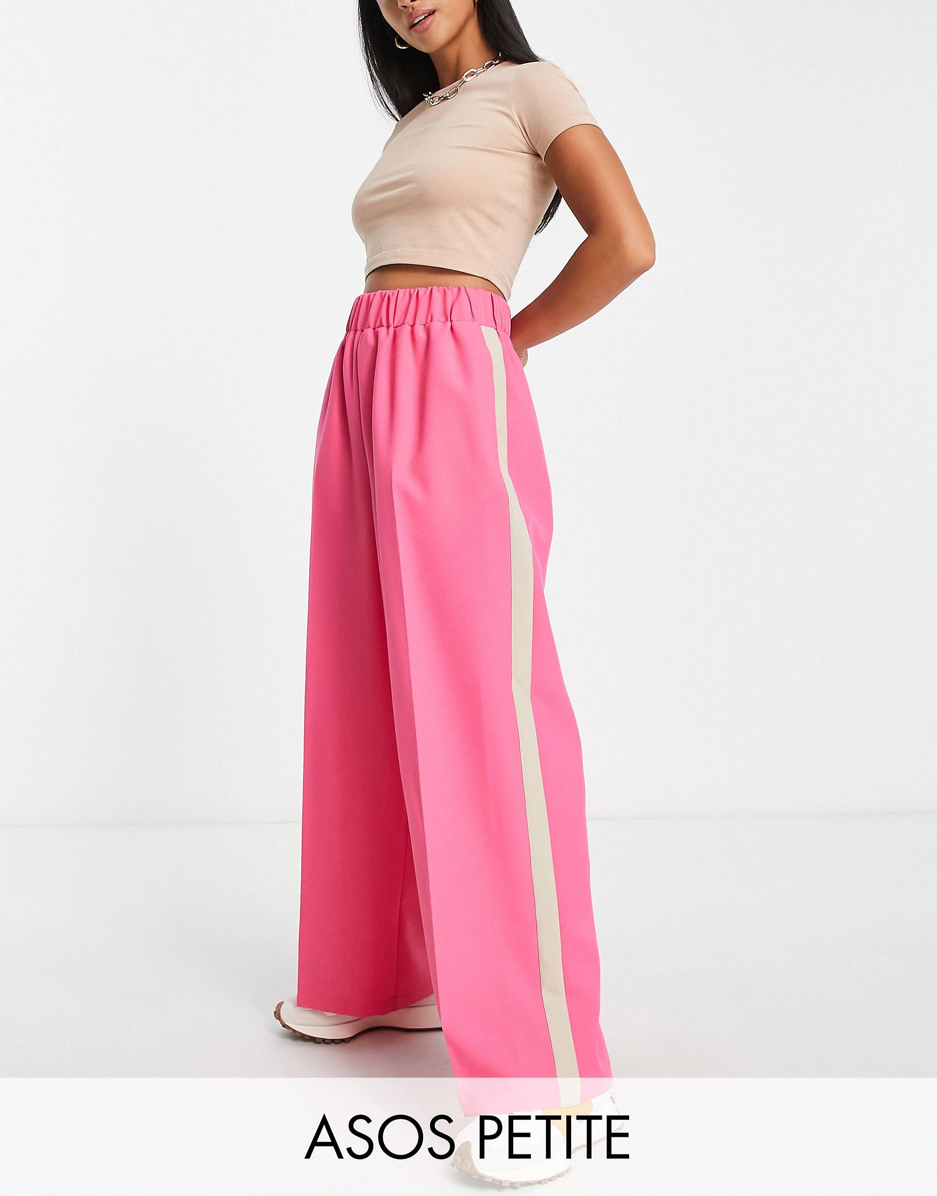 Розовые брюки с полосками по бокам и эластичной резинкой на талии ASOS DESIGN Petite цена и фото
