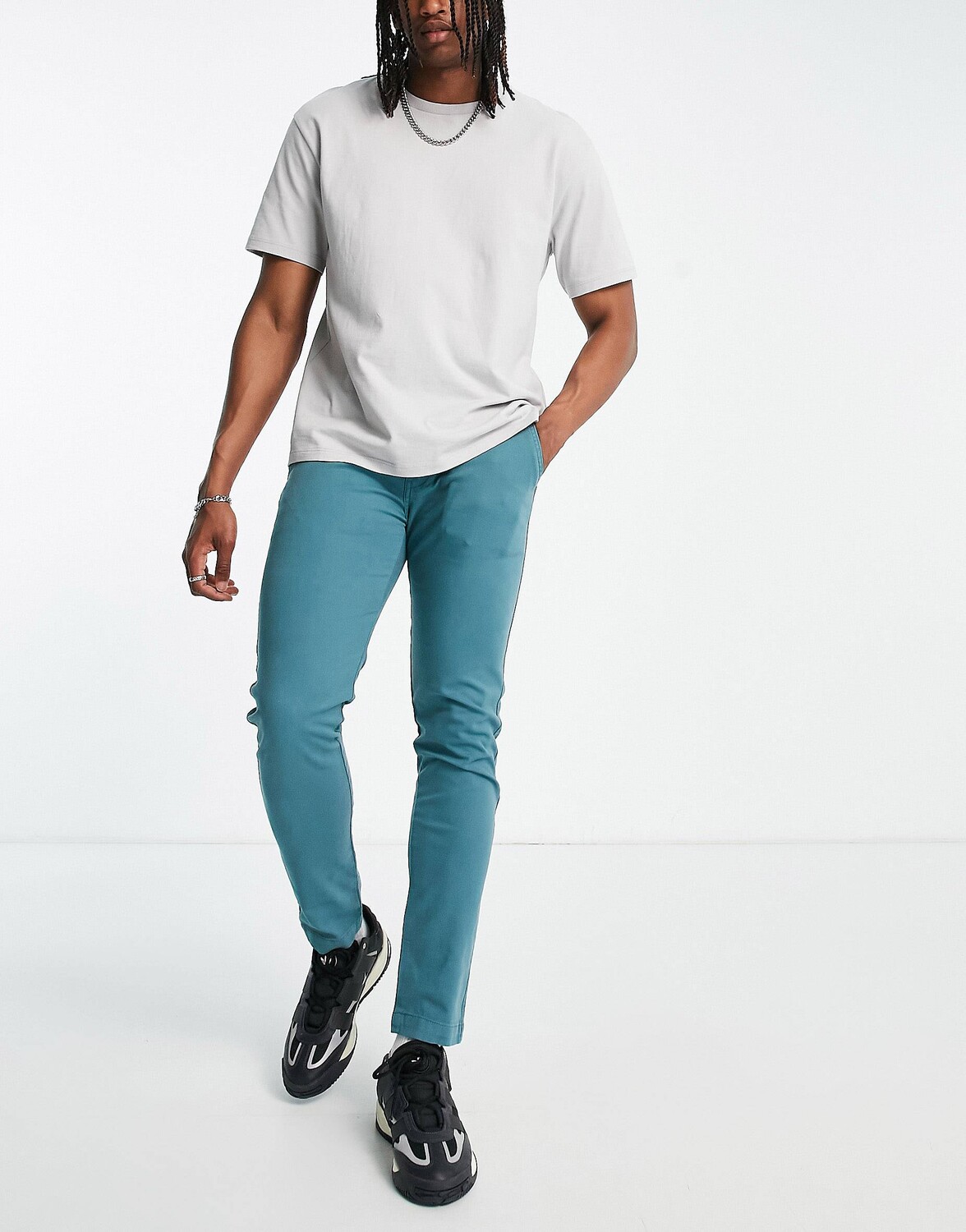 

Узкие синие брюки чинос Levi's