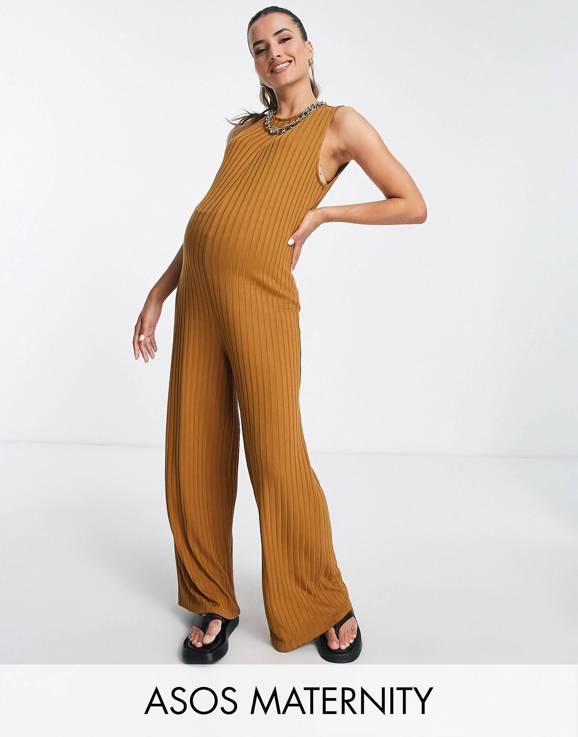 

Табачный комбинезон без рукавов в рубчик ASOS DESIGN Maternity