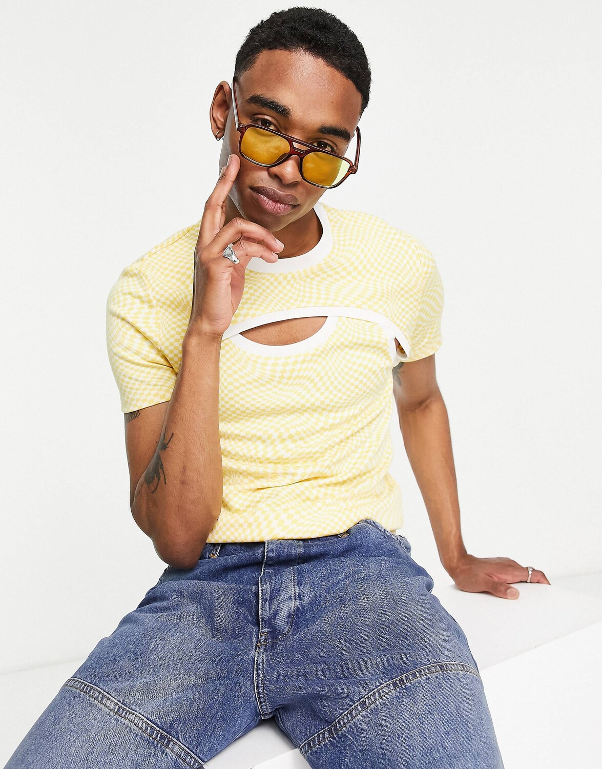 

Футболка скинни в желтую клетку с вырезами ASOS DESIGN