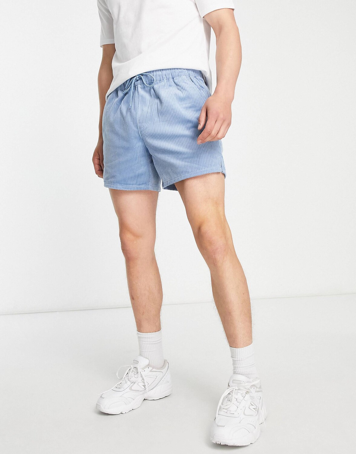 

Узкие шорты пастельного синего цвета с разрезами по бокам ASOS DESIGN