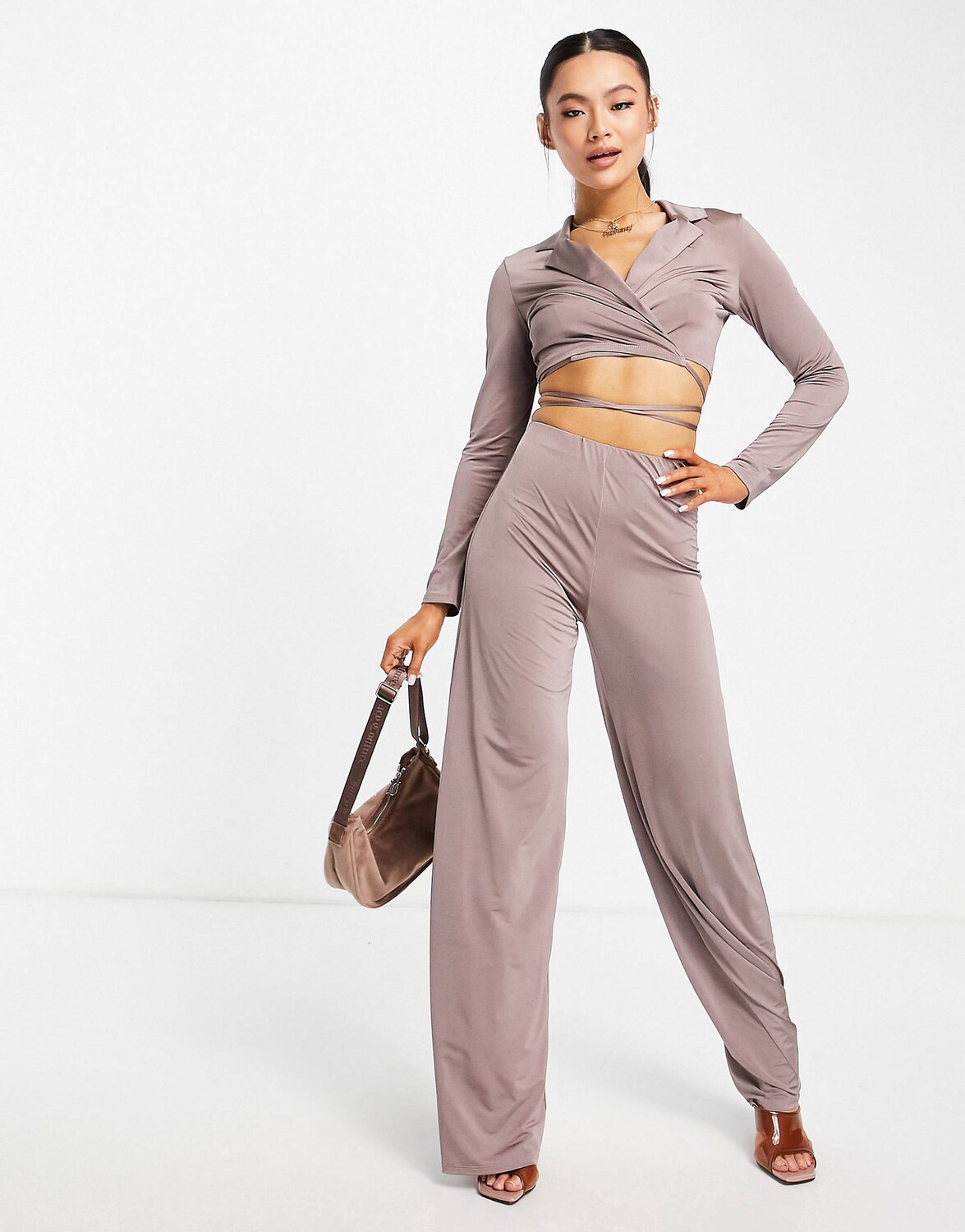 

Широкие брюки из атласного джерси в стиле 00-х ASOS DESIGN 00s