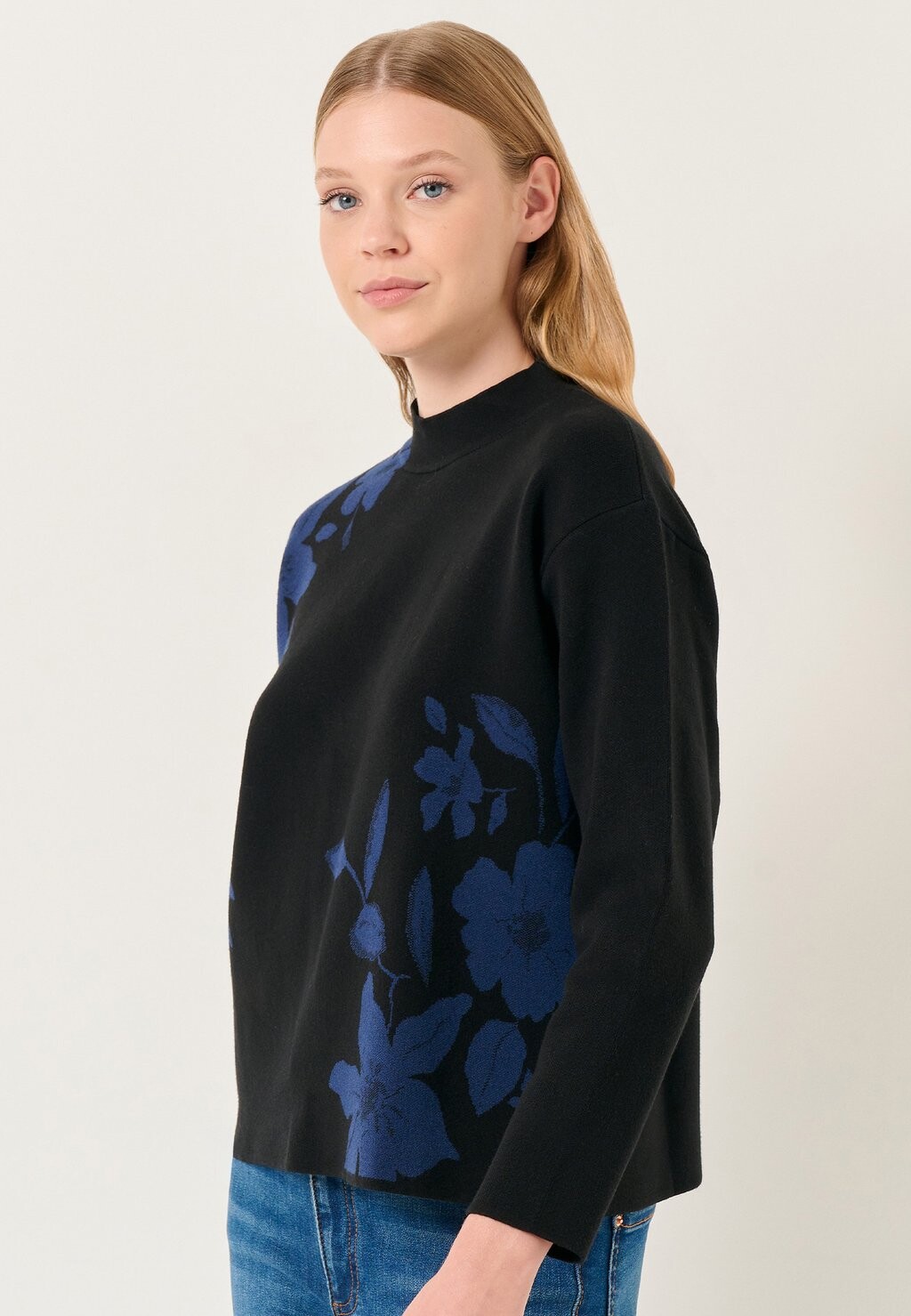 

Джемпер CREW NECK LONG SLEEVED FLORAL Jimmy Key, черный