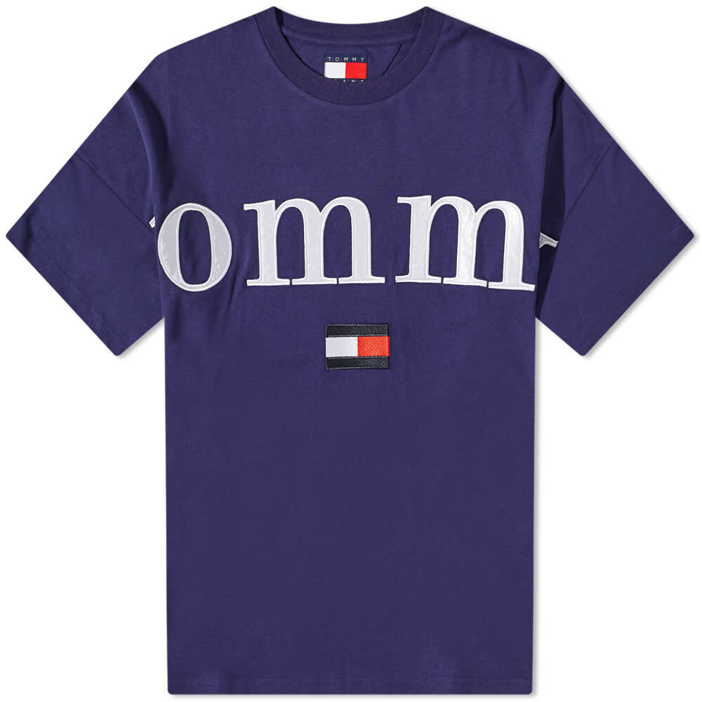 

Футболка Tommy Jeans Split Hem Graphic Logo Tee