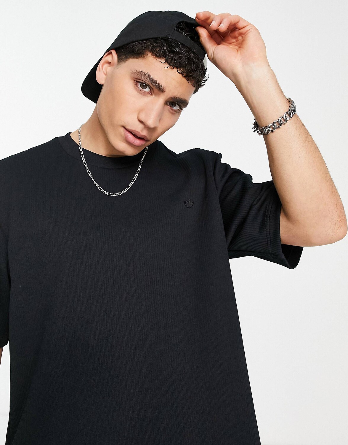 

Черная футболка adidas Originals Contempo Plisse