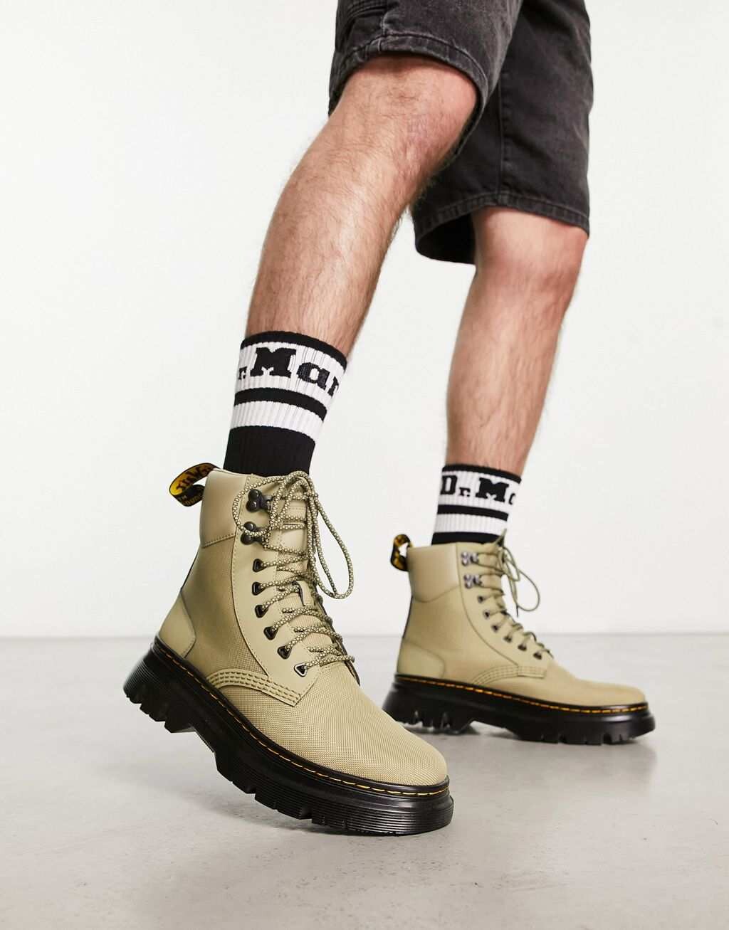 

Оливковые ботинки с 8 люверсами Dr Martens Tarik