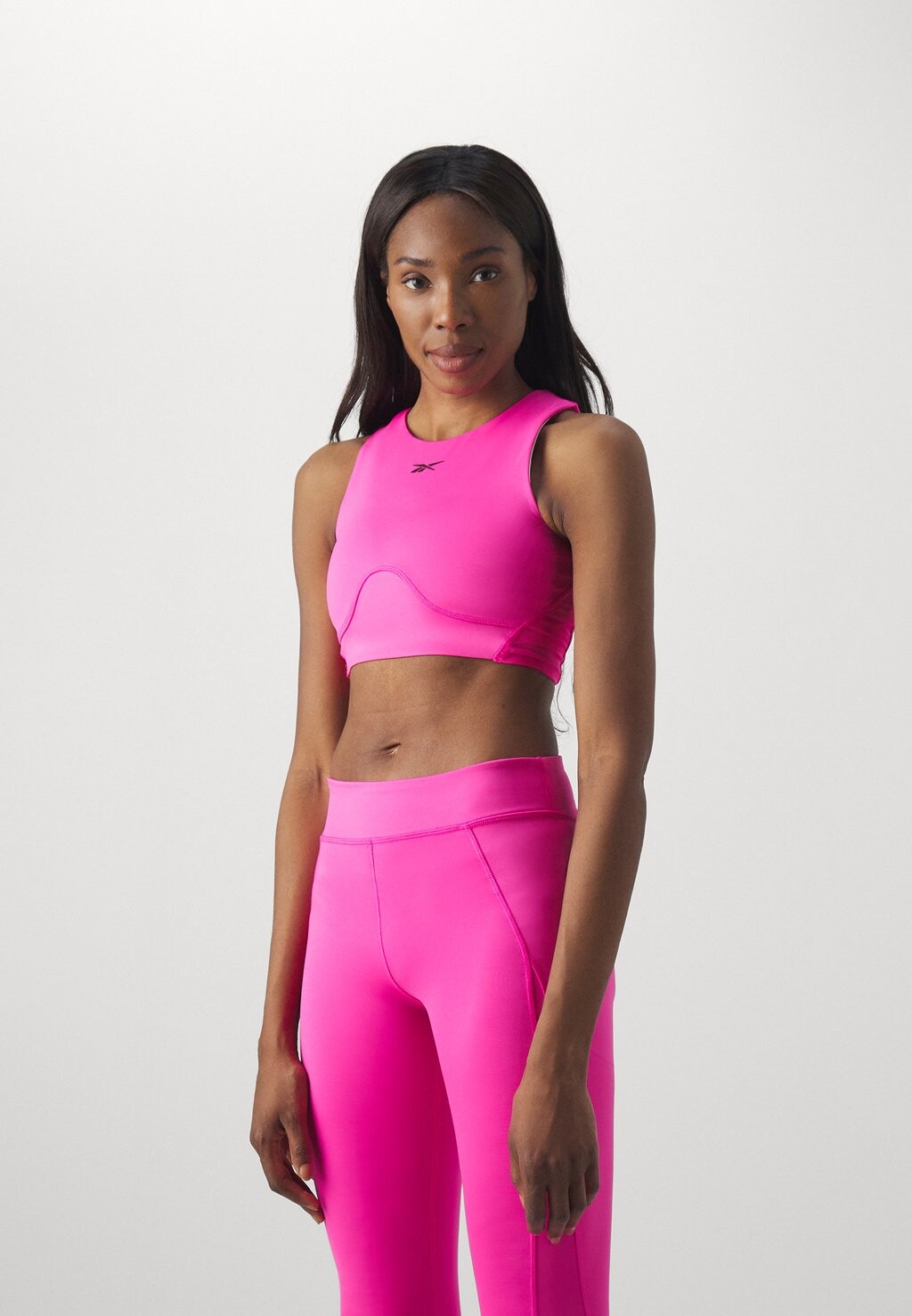 цена Топ LUX CONTOUR CROP Reebok, цвет laspin