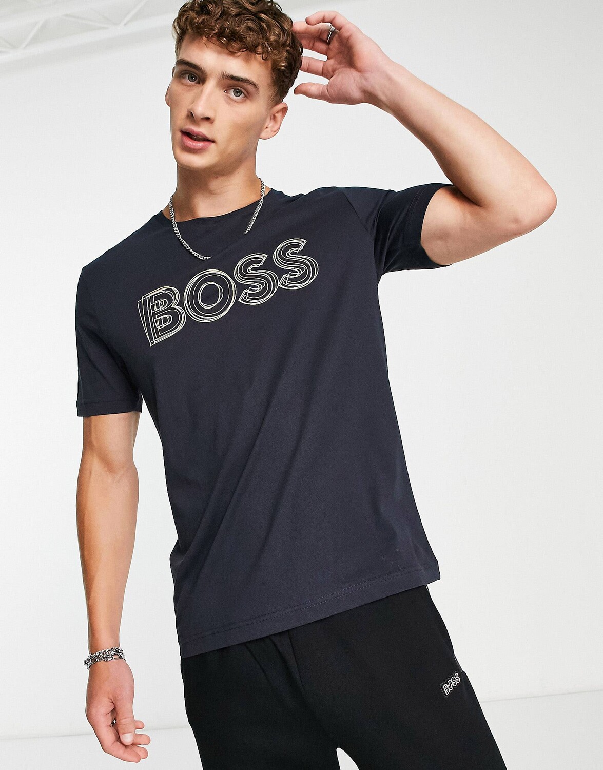 

Темно-синяя футболка с ярким логотипом Boss tee