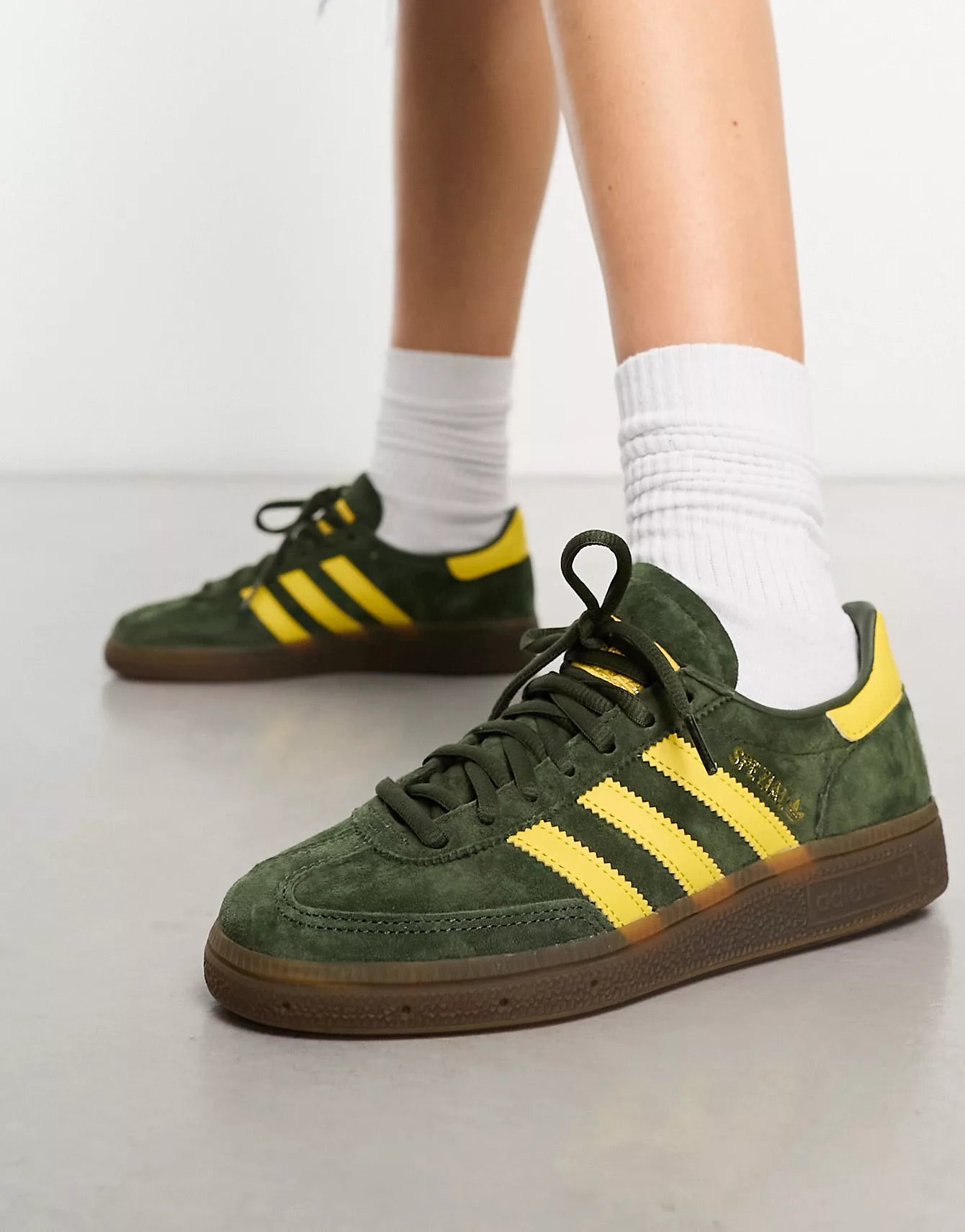 Кроссовки adidas Originals Handball Spezial, карго/желтый – заказать из-за  рубежа в «CDEK.Shopping»