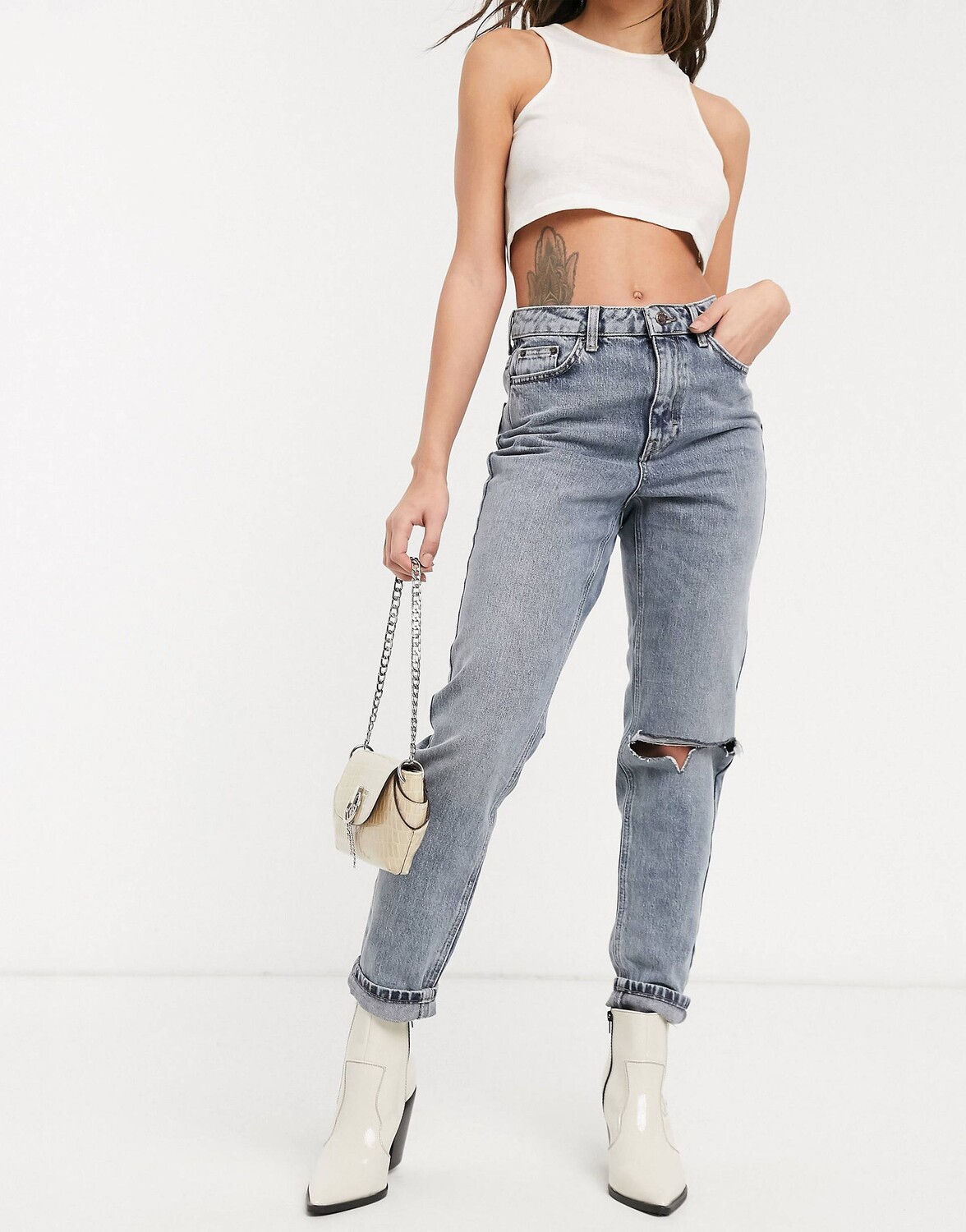 

Дымчатые джинсы Mom с двойными рваными коленями Topshop