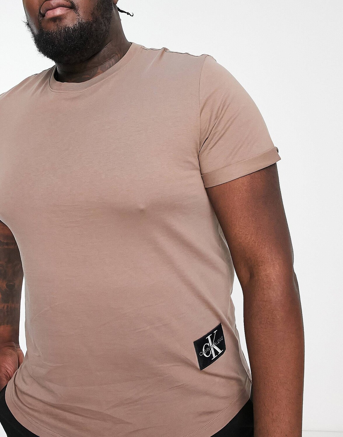 

Светло-коричневая футболка с отложным рукавом и нашивкой Calvin Klein Jeans Big & Tall, Коричневый