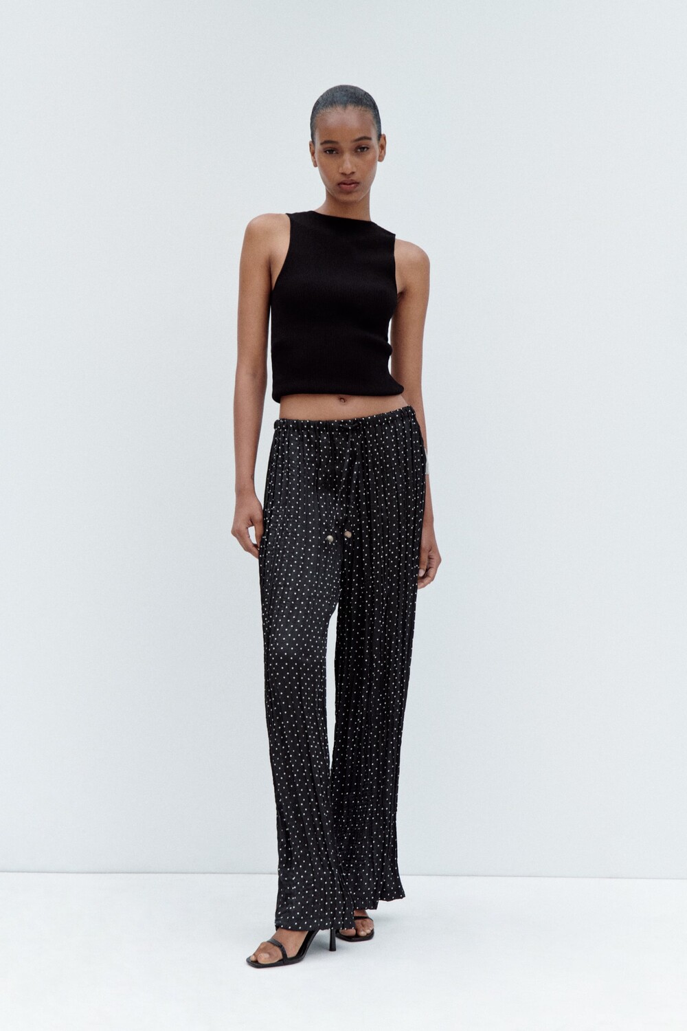 

Широкие брюки в гороше с эффектом складки Zara, черный/белый