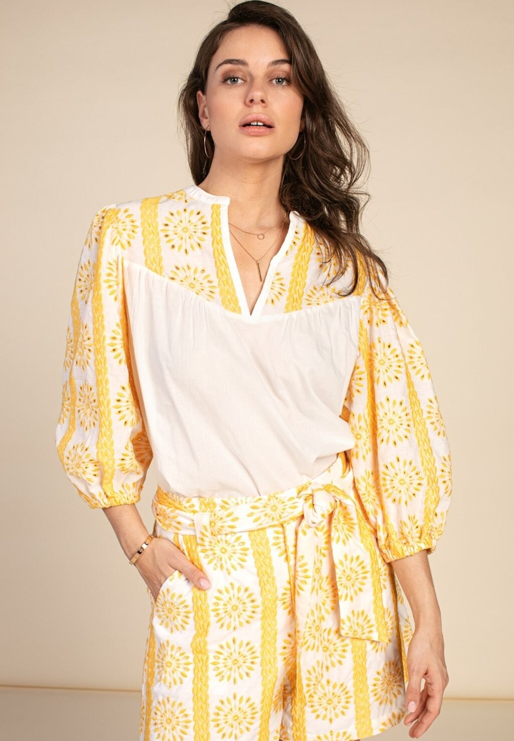 

Блуза ELIA COLORED EMBRO CO Aaiko, цвет bright gold