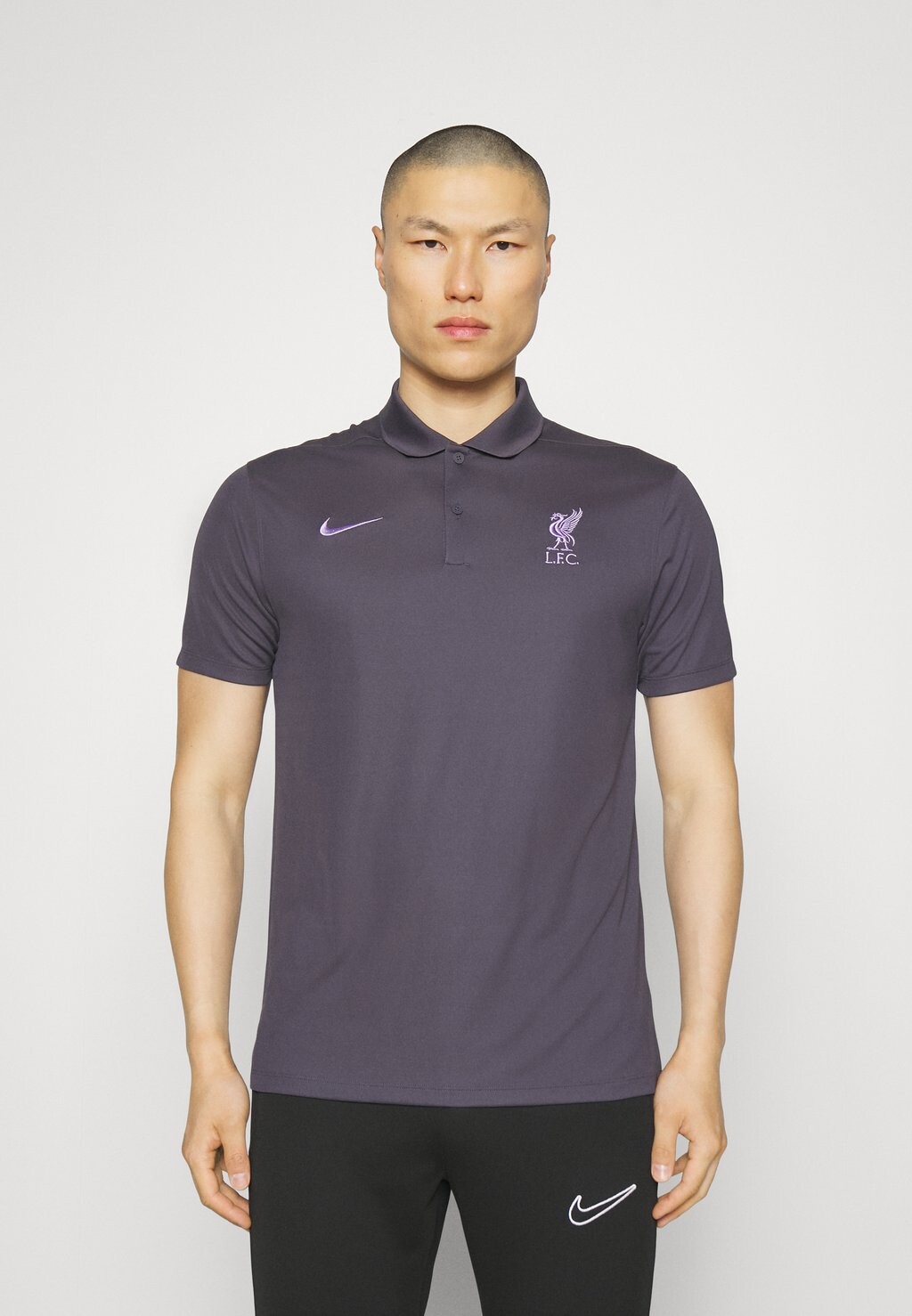 

Футболка-поло LFC M NK DF VCTRY SOLID POLO OLC Nike, сетка/фиолетовый космос