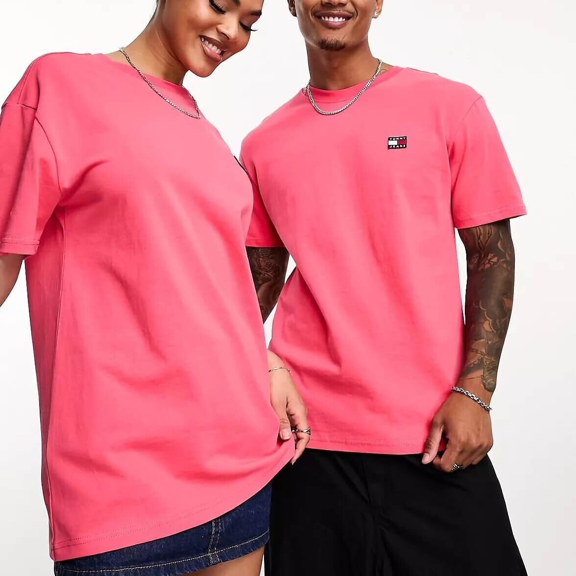 

Футболка с логотипом Tommy Jeans Unisex Classic, розовый