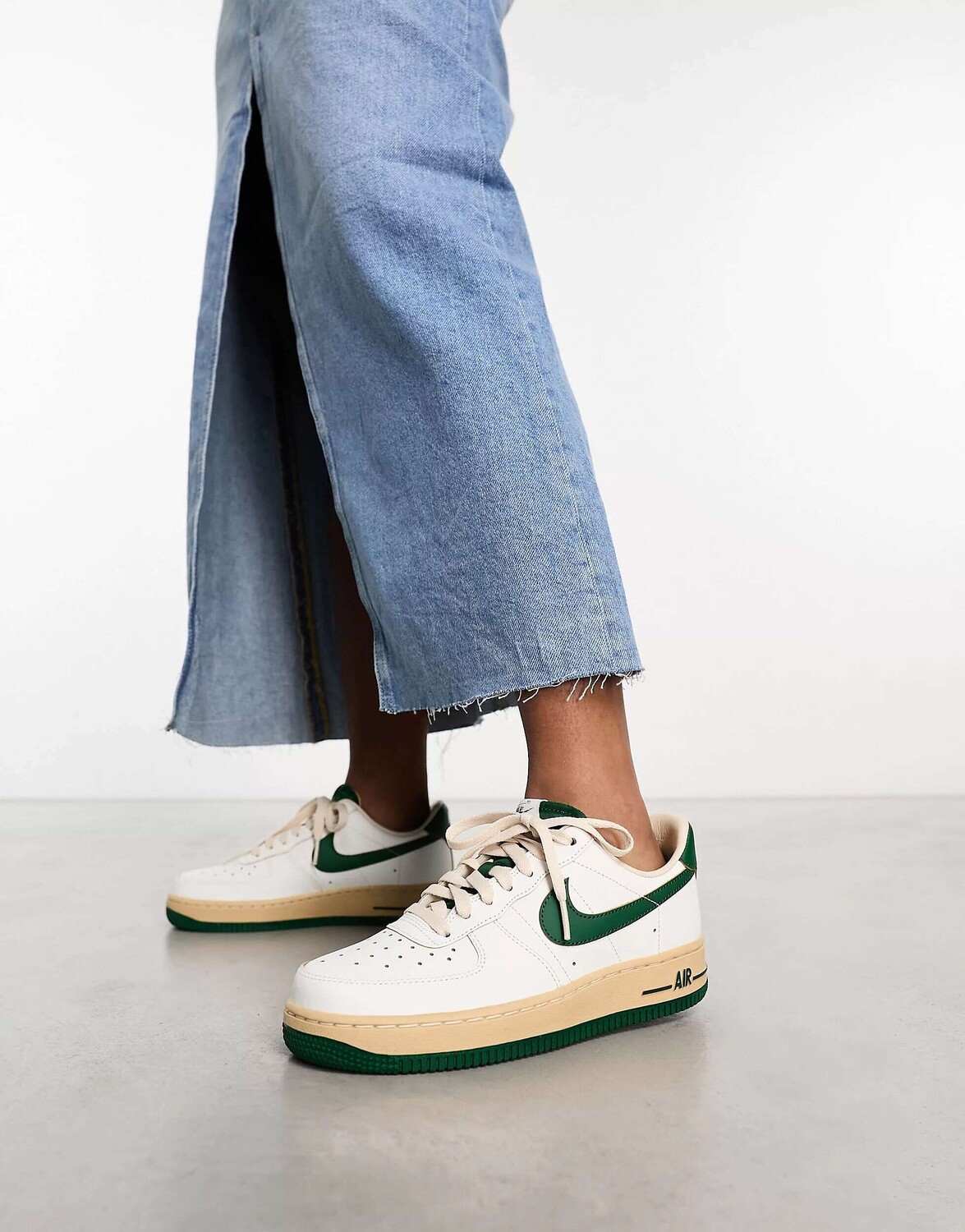 

Кроссовки Nike Air Force 1 '07 кремового и зеленого цветов, Зеленый