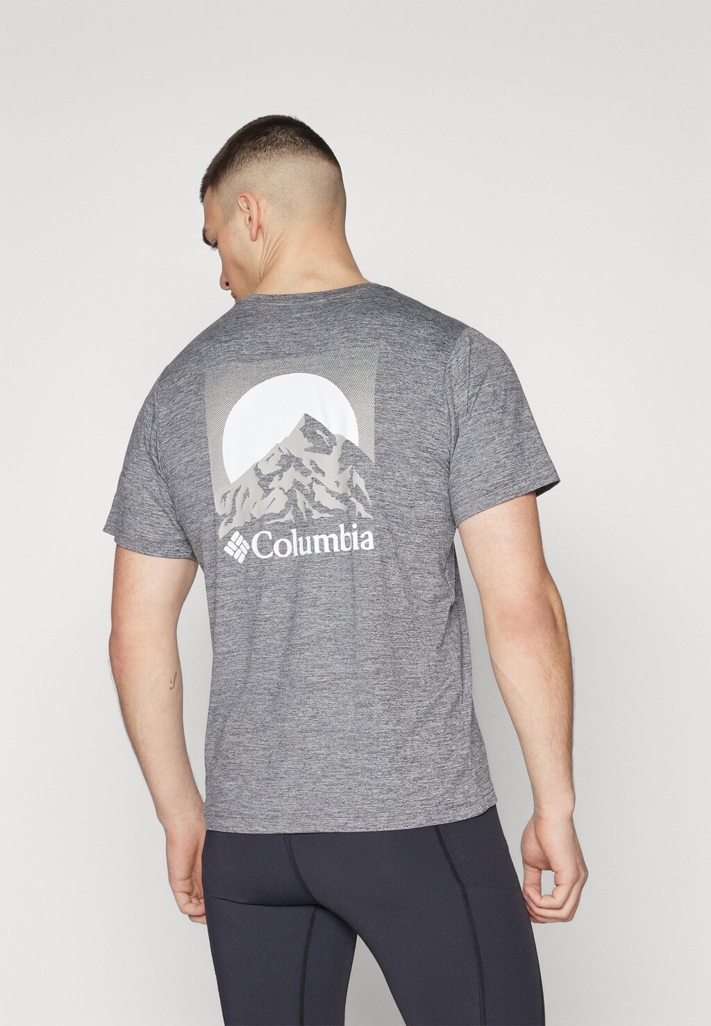 

Спортивная футболка HIKE BACK GRAPHIC TEE Columbia, цвет black heather