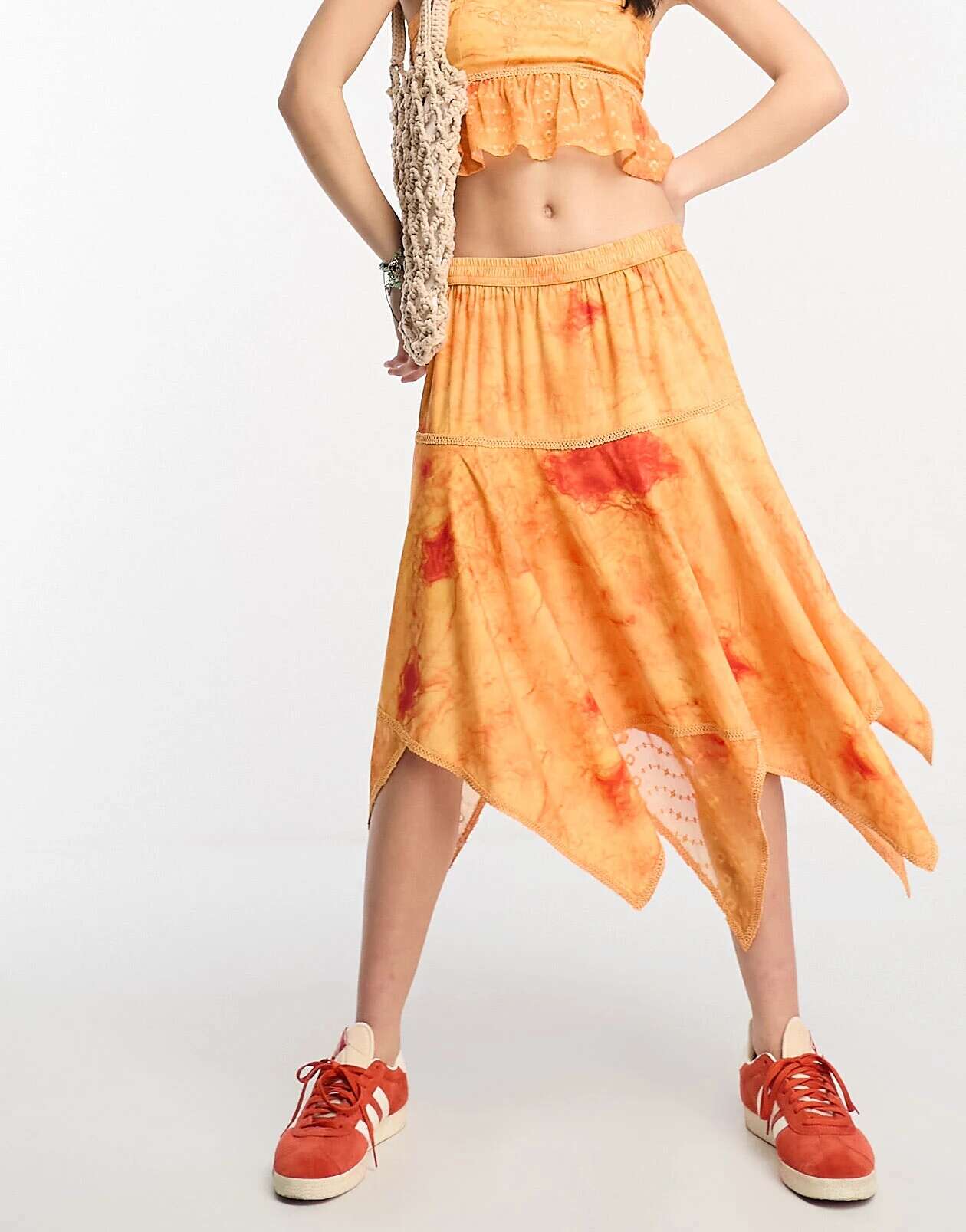 Асимметричная юбка миди Reclaimed Vintage с кружевом и вышивкой в ​​оранжевом цвете