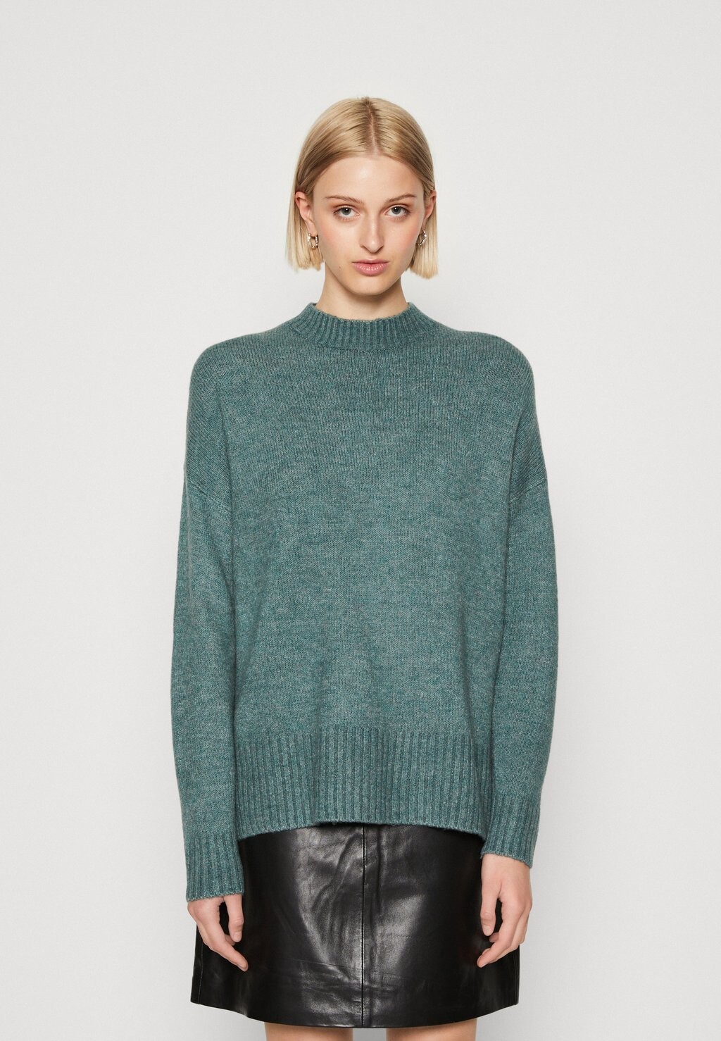

Джемпер Vero Moda Vmlefile Oversize Boxy, меланж темный лес, Серый