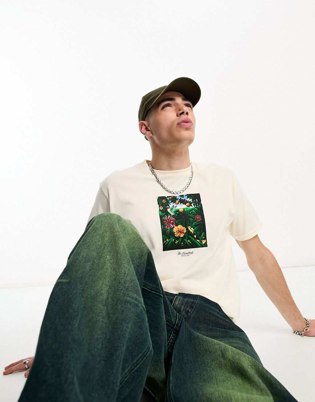 

Белая футболка The Hundreds с принтом на груди