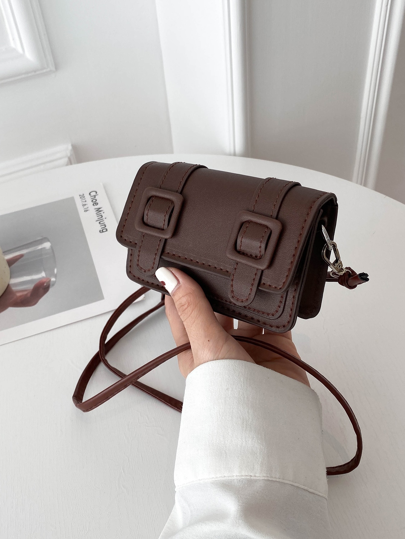 Легкая деловая повседневная мини-сумка через плечо с декором с пряжкой и клапаном для девочек-подростков, коричневый